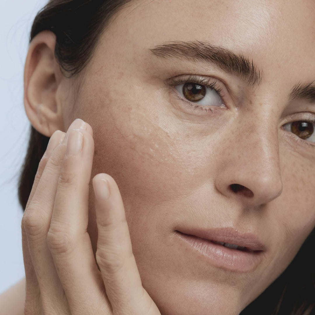 Kakadu Clean Cleansing Gel on skin