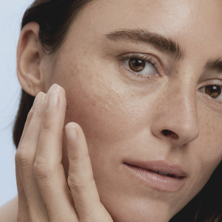 Kakadu Clean Cleansing Gel on skin