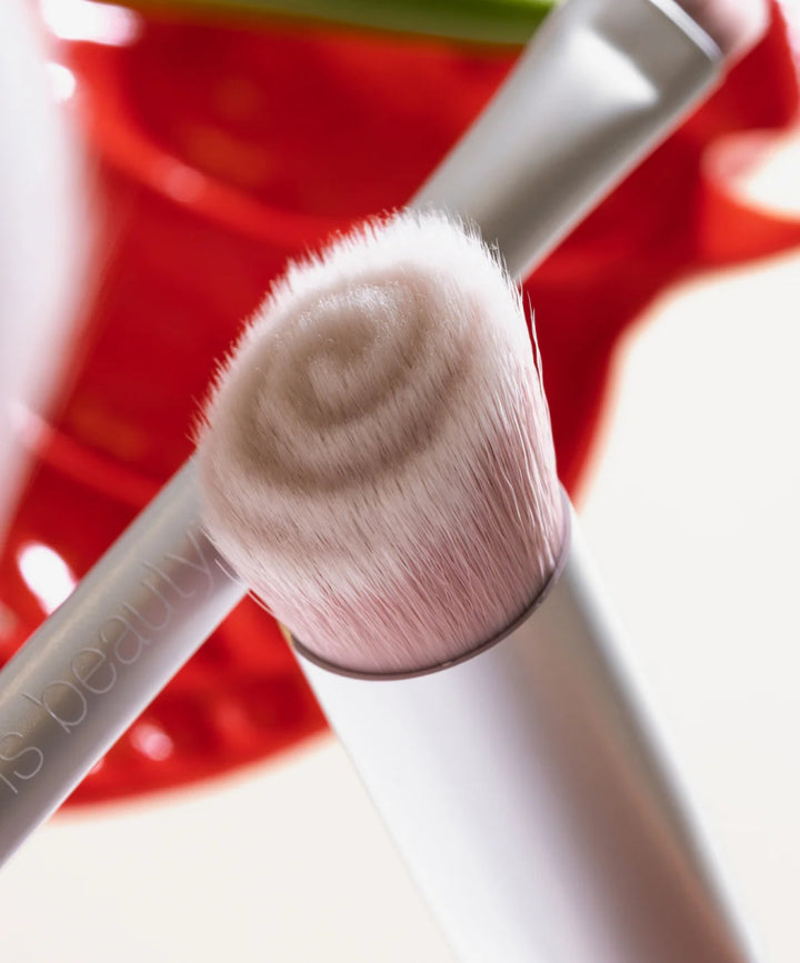 Skin2Skin Foundation Brush - Close up