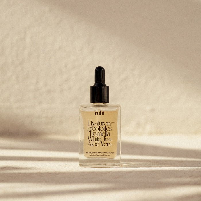Ruhi Rituals The Probiotic Hyaluronic Serum Mood with light