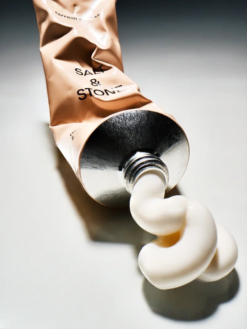 Hand Cream Saffron & Cedar - Close up