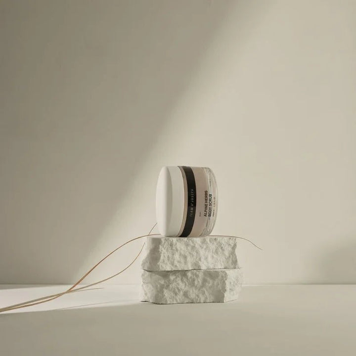 Team Dr Joseph Alpine Herbs Body Scrub - Mood Tiegel