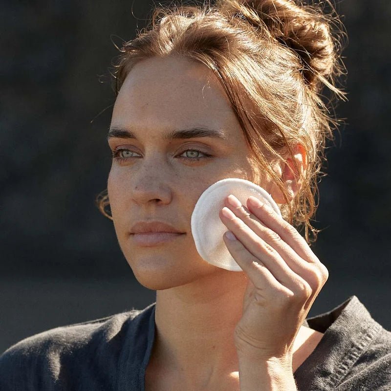 Team Dr Joseph Gentle Cleansing Oil - Model