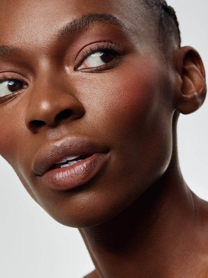 Imbe Eye & Cheek Multi-Shadow Peach 02 Model 2