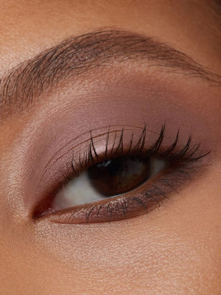 Und Gretel Imbe Eye Shadow Refill - Powder Rose 09 Model 2 Close-up