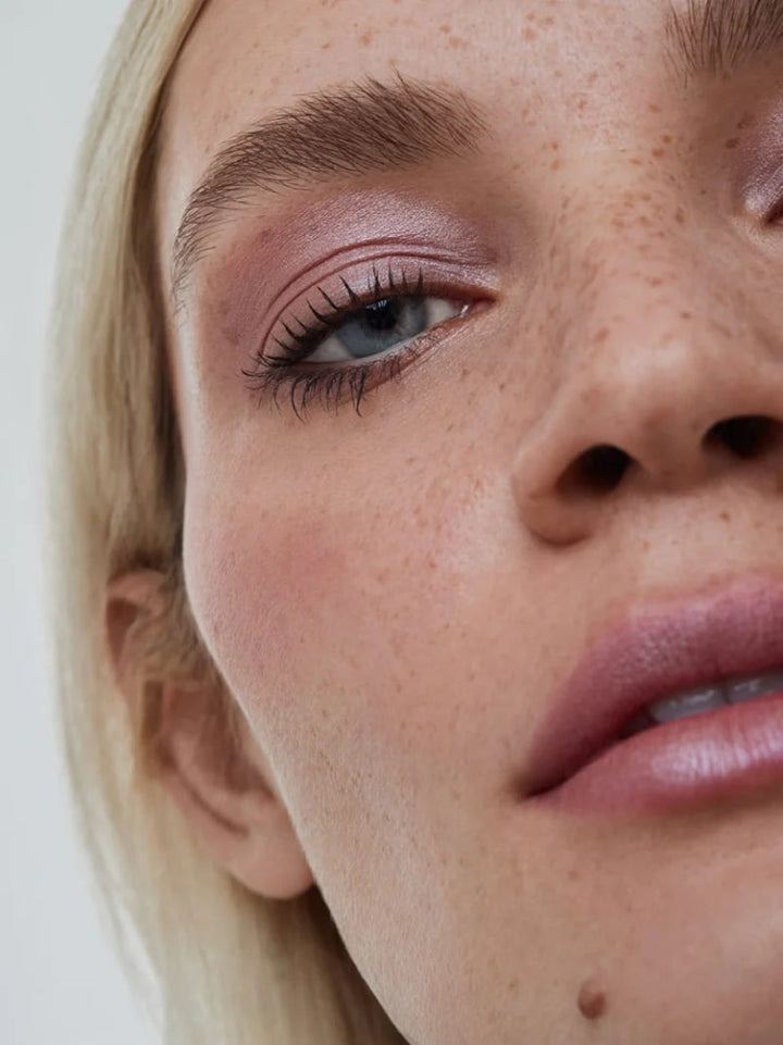 Und Gretel Imbe Eye Shadow Refill - Seashell 04 Model 1