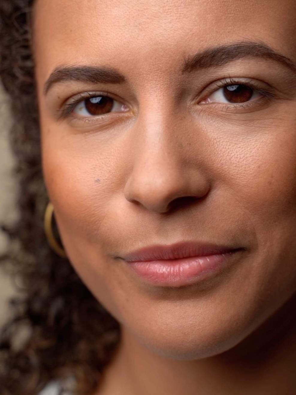 Sprusse Eyebrow Pencil 01 Dark Brown Model