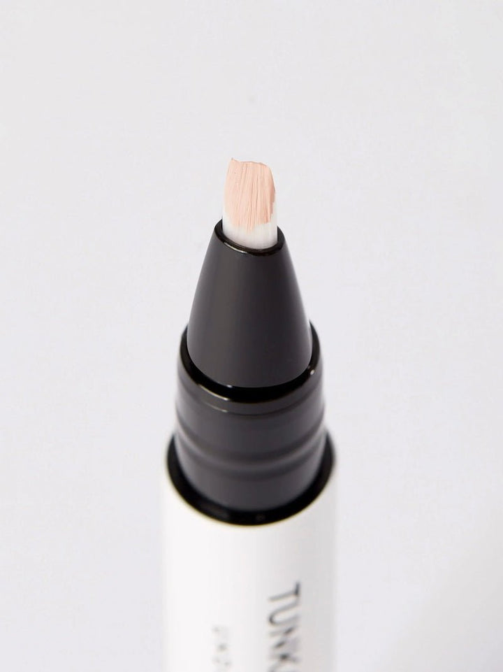 Tunkal Concealer Porcelain Close up