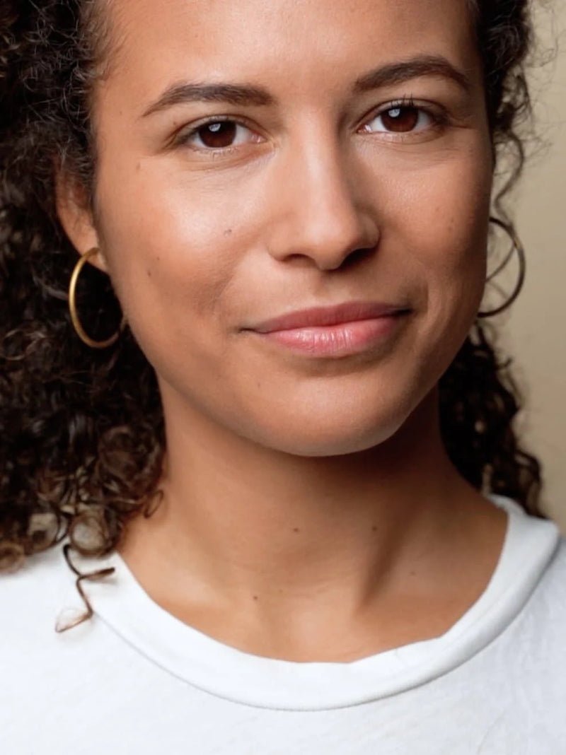 Tunkal Concealer Deep Beige Model