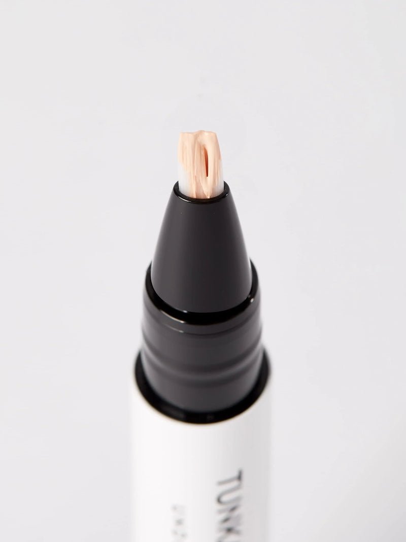 Tunkal Concealer Light Beige Close up