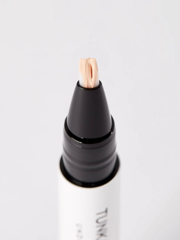 Tunkal Concealer Light Beige Close up