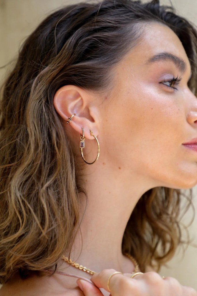 Waekura Daphné Earcuff Olive - Model