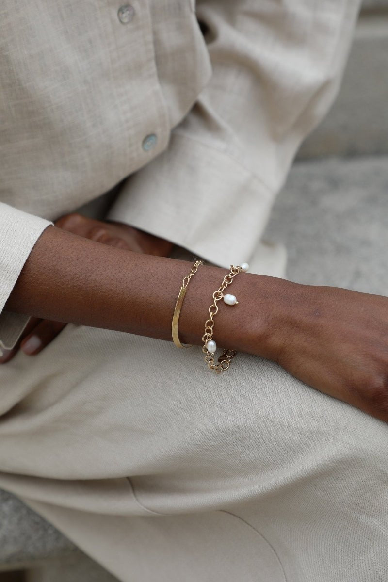 Waekura Deia Bracelet - Model