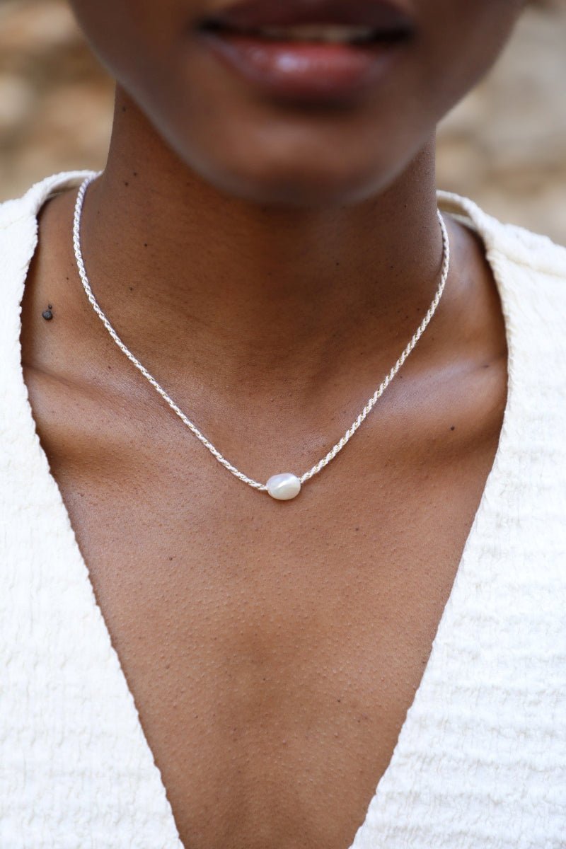 Waekura Soller Necklace - Model Vorderansicht