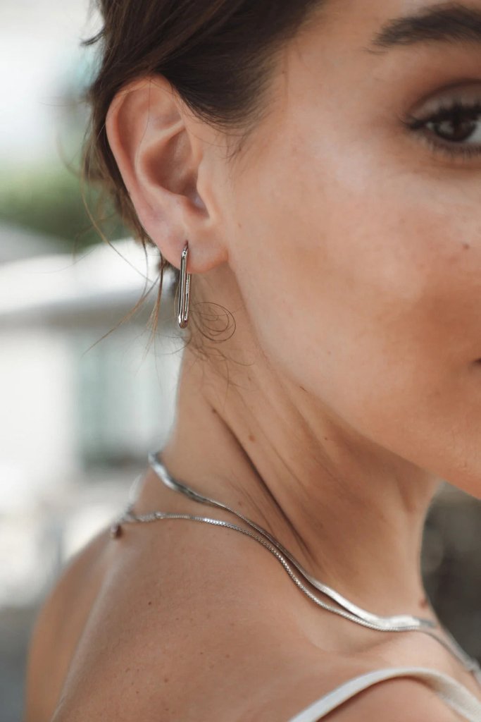 Waekura Vania Earrings Palladium - Model Close-up