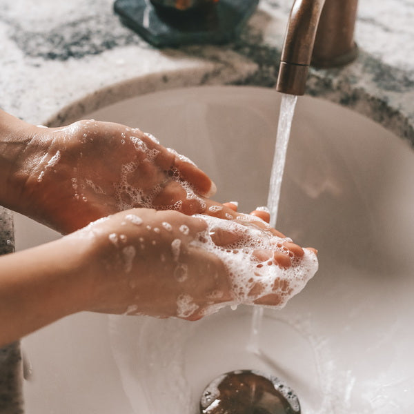 Mirins Copenhagen Hand Wash Happiness | Aromatherapie Seife - washing hands