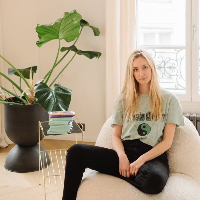 Cosmic Dealer Monique Foy