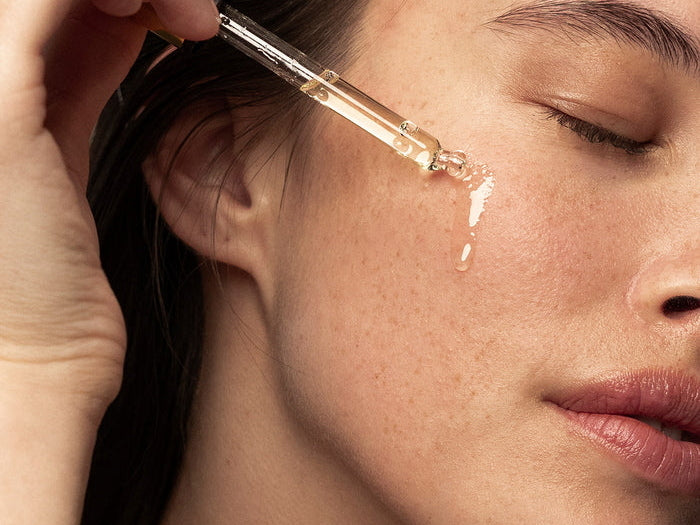 Bakuchiol: Die sanfte, natürliche Alternative zu Retinol für strahlende Haut - Blanda Beauty