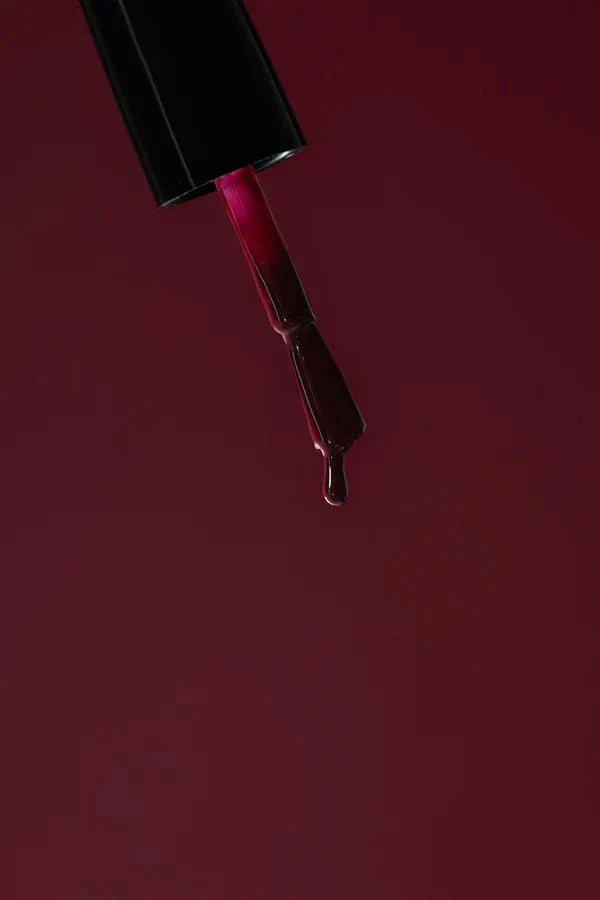 Tiefroter Nagellack von Karolin van Loon