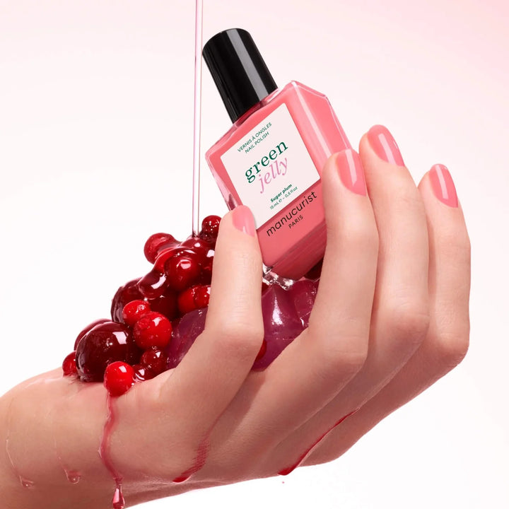 Sugar Plum von Manucurist - in der Hand, mit Inhaltsstoffen 