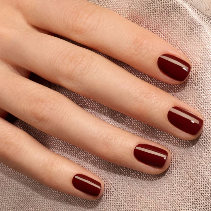 Manucurist Grenat braunroter Nagellack mit Mahagoni-Reflexen