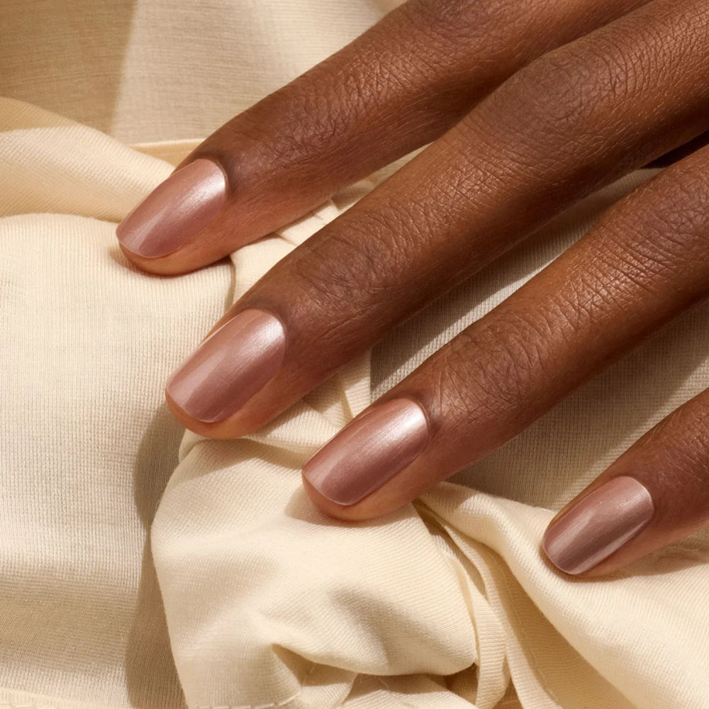 Manucurist Sandstone perlmuttbrauner Nagellack mit mineralischem Schimmer - Elegant