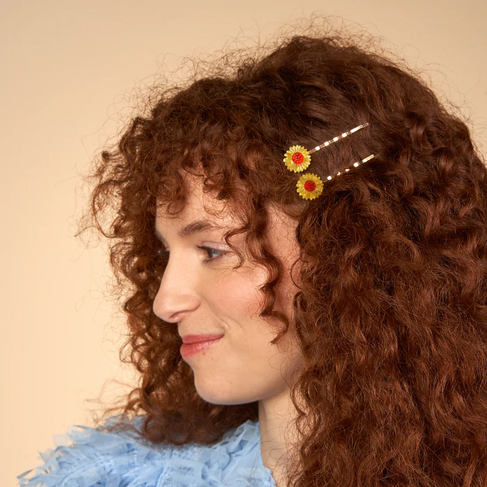 Sunflower Bobby Pins von Coucou Suzette - getragen im Haar