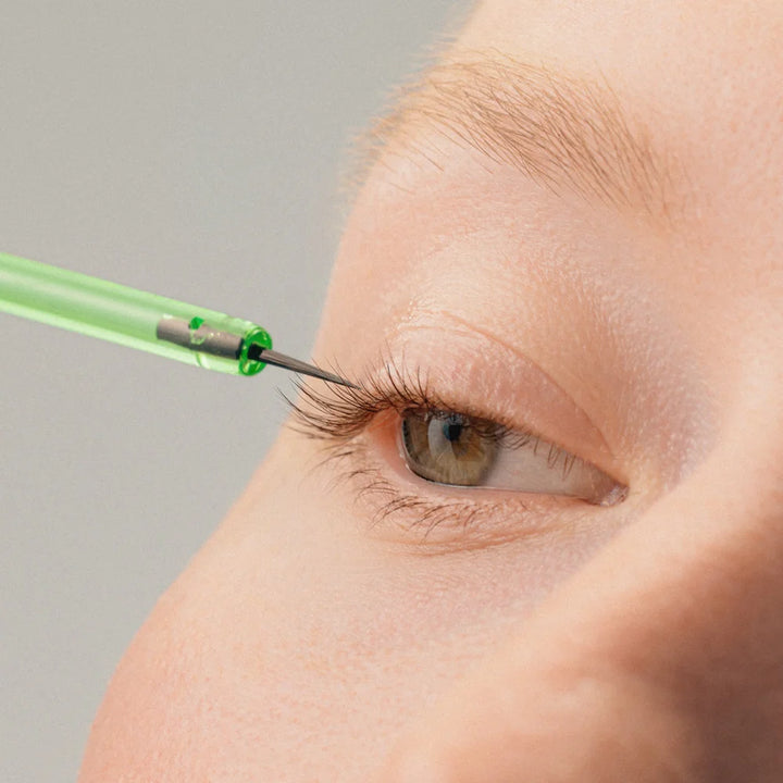 MÁDARA Peptide Lash Serum mit Präzisionsapplikator für den Wimpernkranz