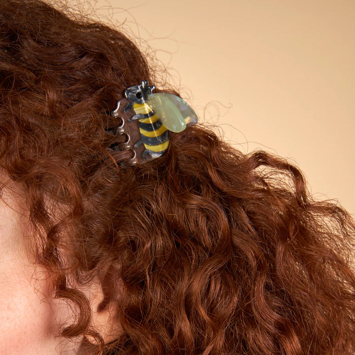 Bee Mini Hair Claw von Coucou Suzette - im Haar
