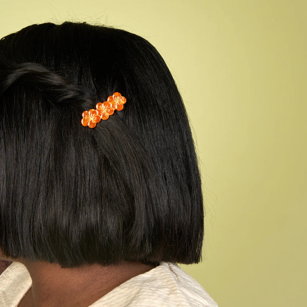 Nasturtium Hair Clip von Coucou Suzette - getragen im Haar