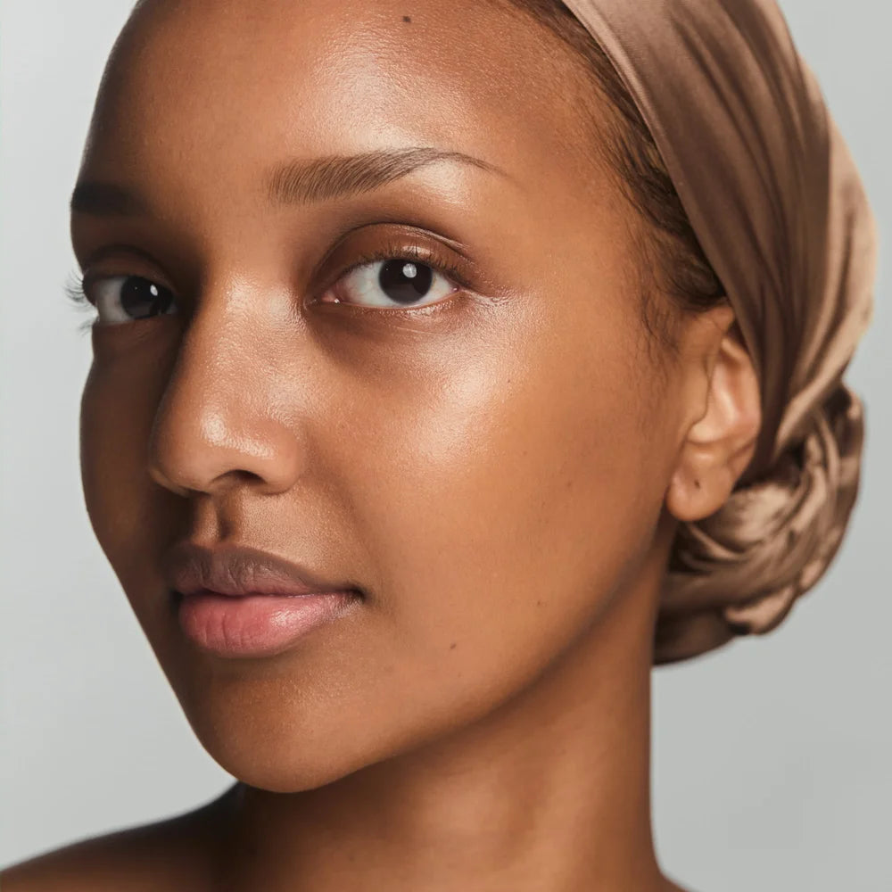 MÁDARA Tinted Ceramide CC Stick SPF30 - Fudge 80 - auf Haut