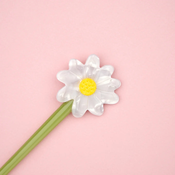 Daisy Hair Stick von Coucou Suzette - Detailaufnahme Blüte