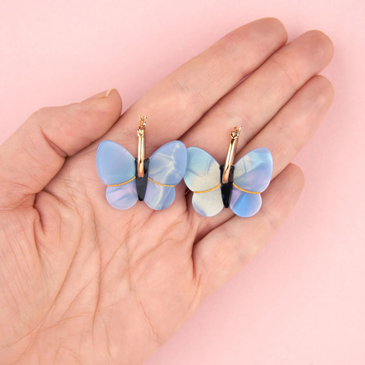 Lavender Butterfly Earrings von Coucou Suzette - auf Handfläche
