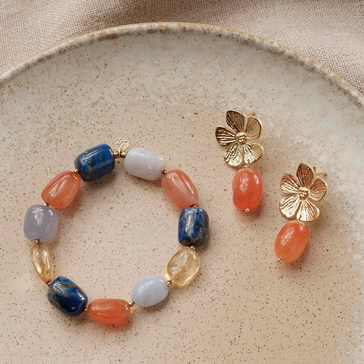 Worthy Blue Lace Agate Bracelet Nahaufnahme - nachhaltiges Eco Jewelry Armband aus Messing und Edelsteinperlen, handgefertigt in Nepal, B Corp zertifiziert