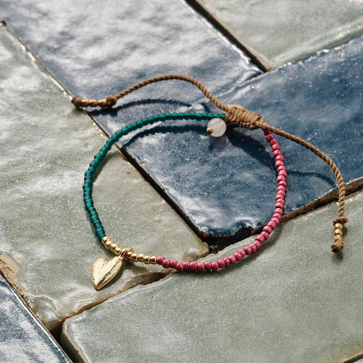 Rosenquarz Armband Hoping mit Herzanhänger - nachhaltiger handgemachter Schmuck aus Nepal