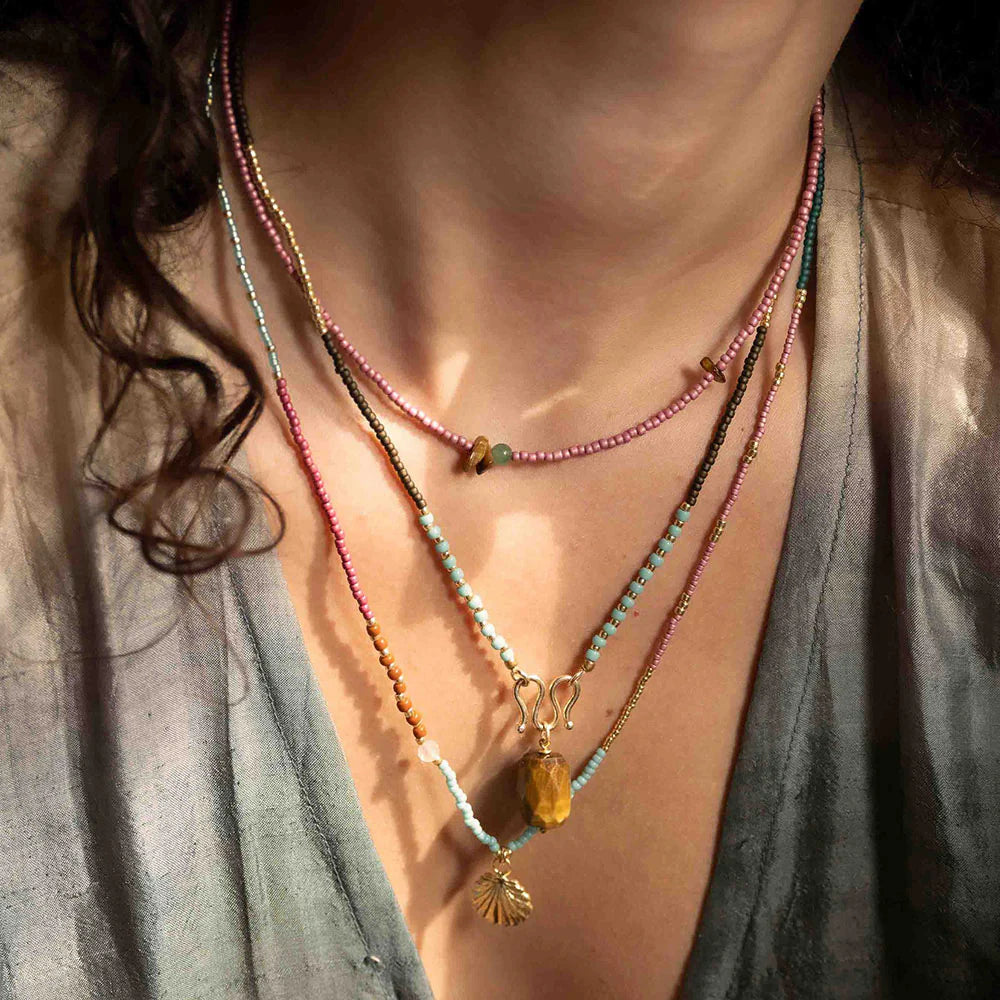 Evolving Tiger Eye Aventurine Necklace - wunderschön getragen
