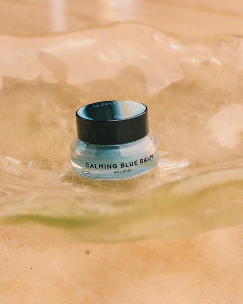 Lippenpflege Calming Blue Balm Mood Image