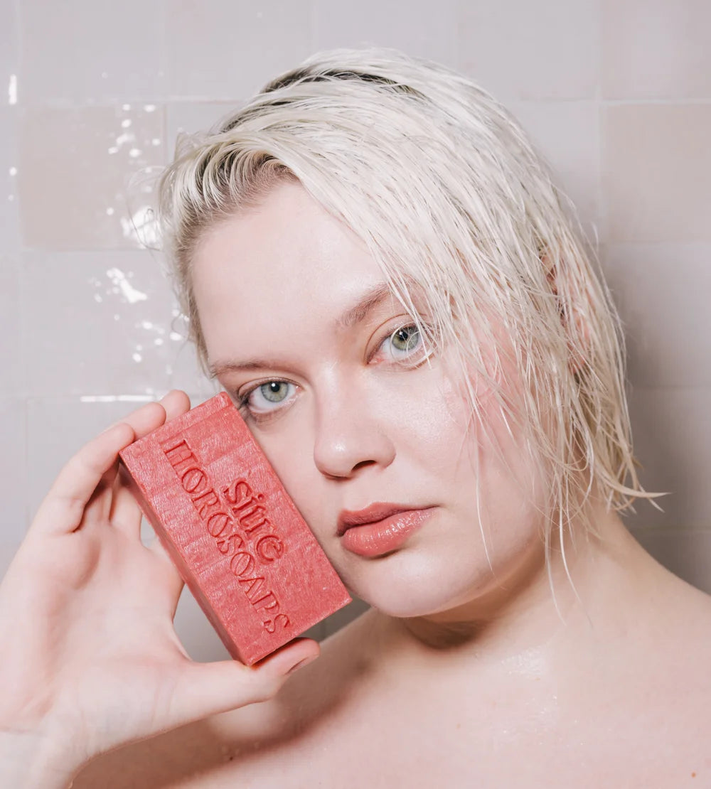 CBD Körperseife Full Moon Bar – aromatische Seife mit Patchouli, Sandelholz und Cannabidiol für bewusste Selbstfürsorge