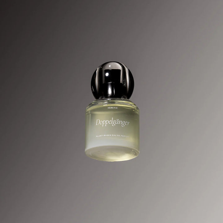 Heretic Parfum Doppelgänger Flakon in luftiger, nicht greifbarer Höhe