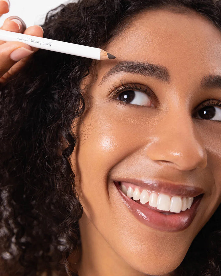 Ere Perez Almond Brow Pencil Pristine - beim Definieren