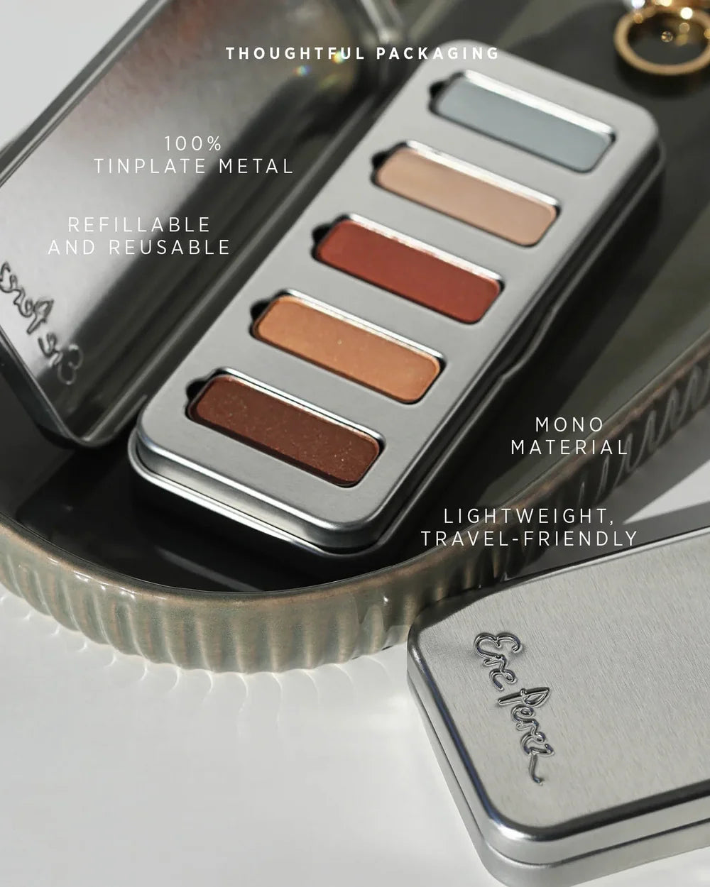 Ere Perez Chamomile Eye Palette Element Matte mit fünf natürlichen Lidschattenfarben im silberfarbenen Metalletui