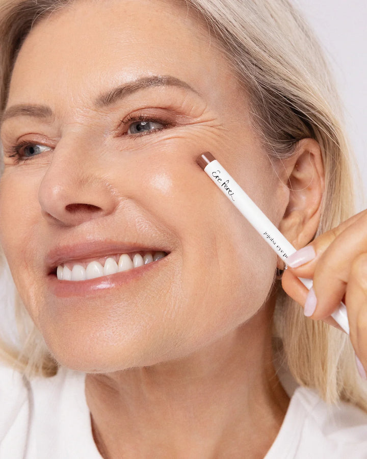 Jojoba Eye Pencil Clay - helles Milchschokoladenbraun auf den Lidern