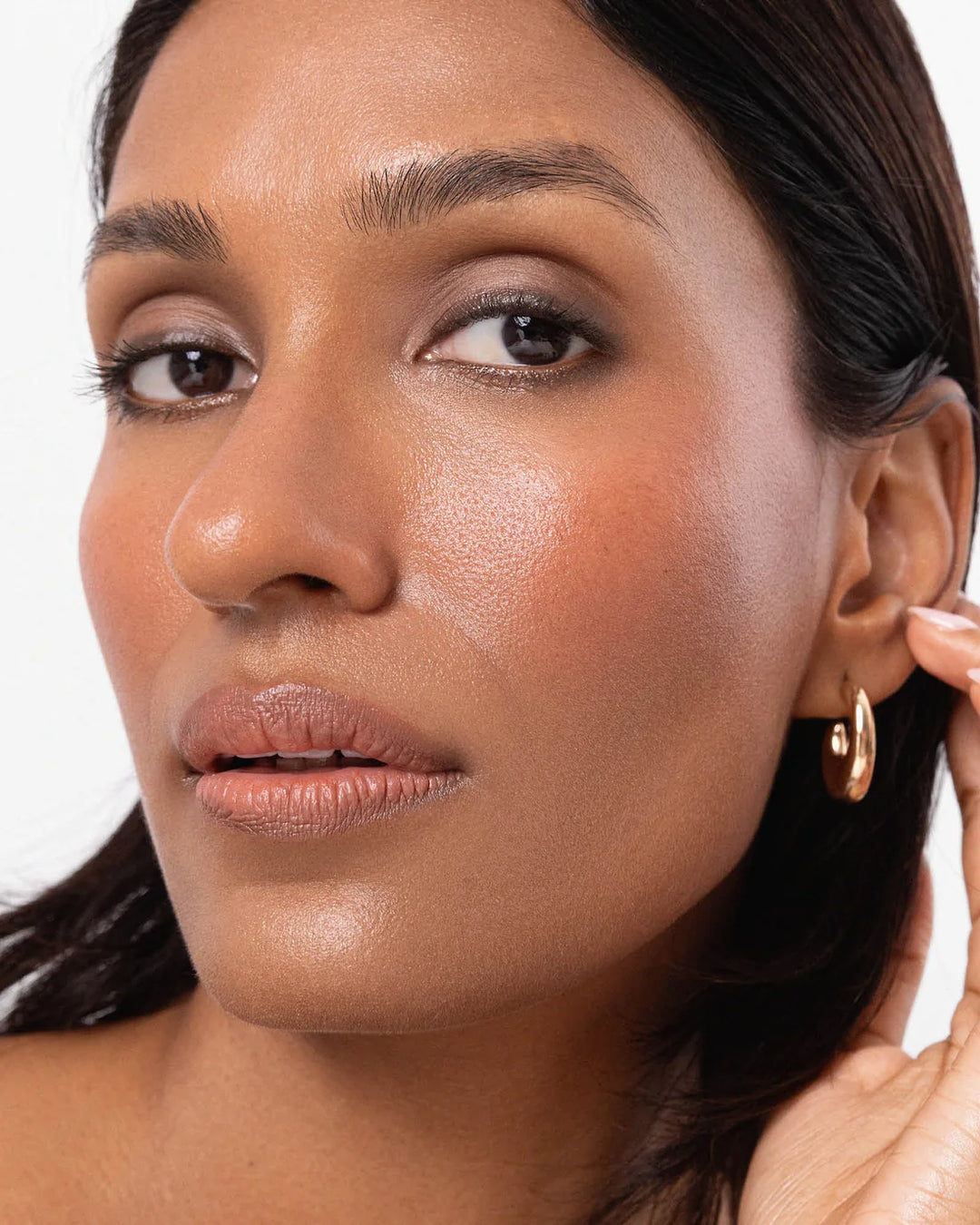Jojoba Eye Pencil Earth - natürliches Braun auf dem Augenlid