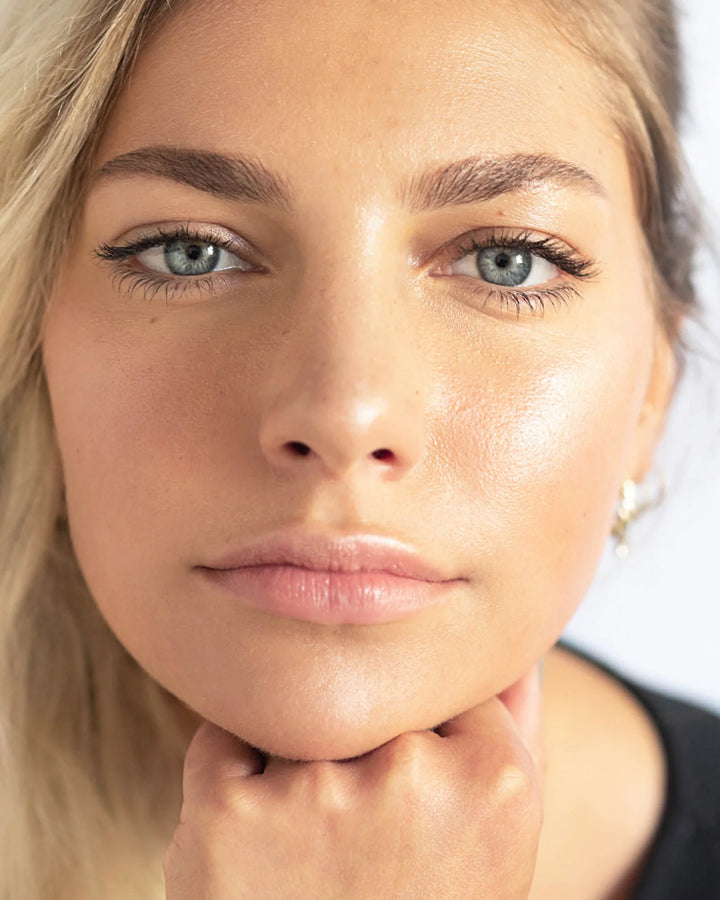 Oat Milk Foundation Caramel Model