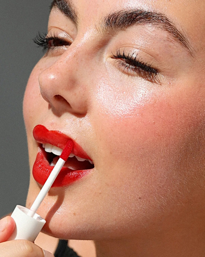 Ere Perez Beetroot Cheek & Lip Tint Joy auf Lippen