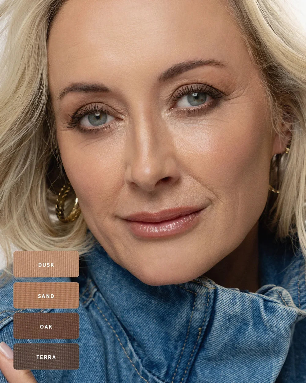 Model mit natürlich betonten Augen und der Ere Perez Element Matte Lidschattenpalette