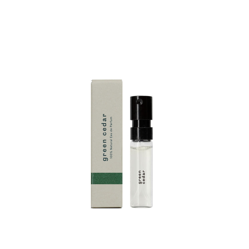 Échantillon de luxe de parfum de cèdre vert
