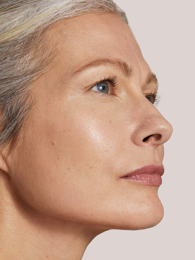 ILIA Super Serum Skin Tint Bom Bom ST5 auf heller Haut mit neutralem Unterton