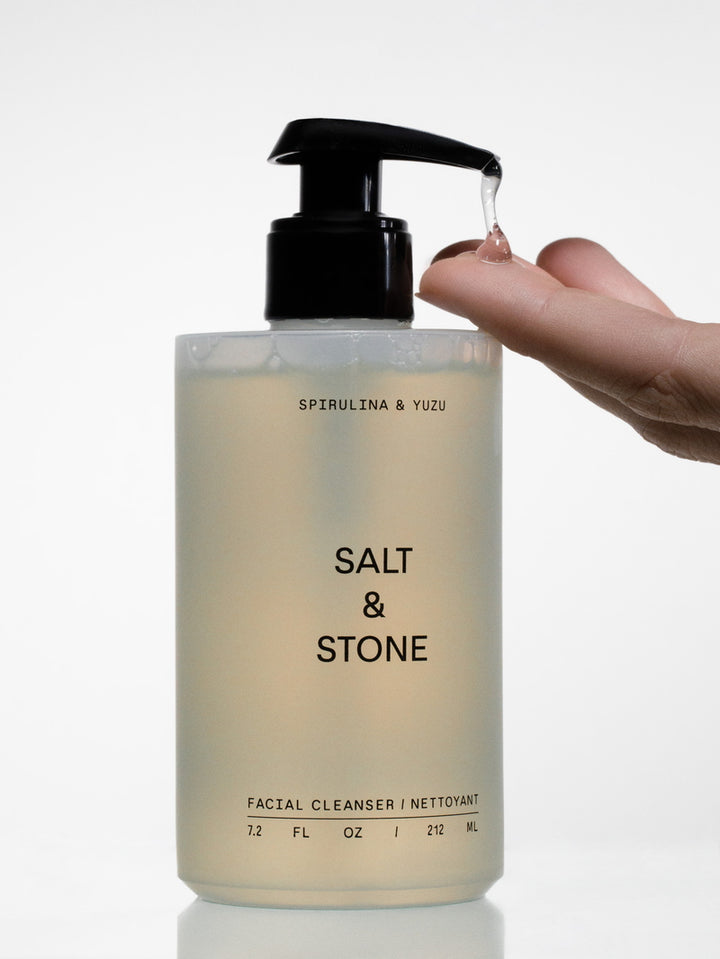 Salt & Stone Textura del limpiador facial de espirulina y yuzu