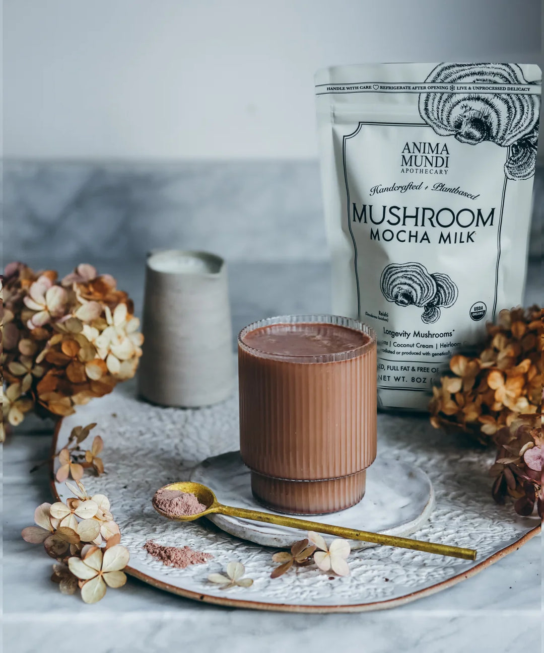 Mushroom Mocha Milk: Adaptogenic Creamer von Anima Mundi